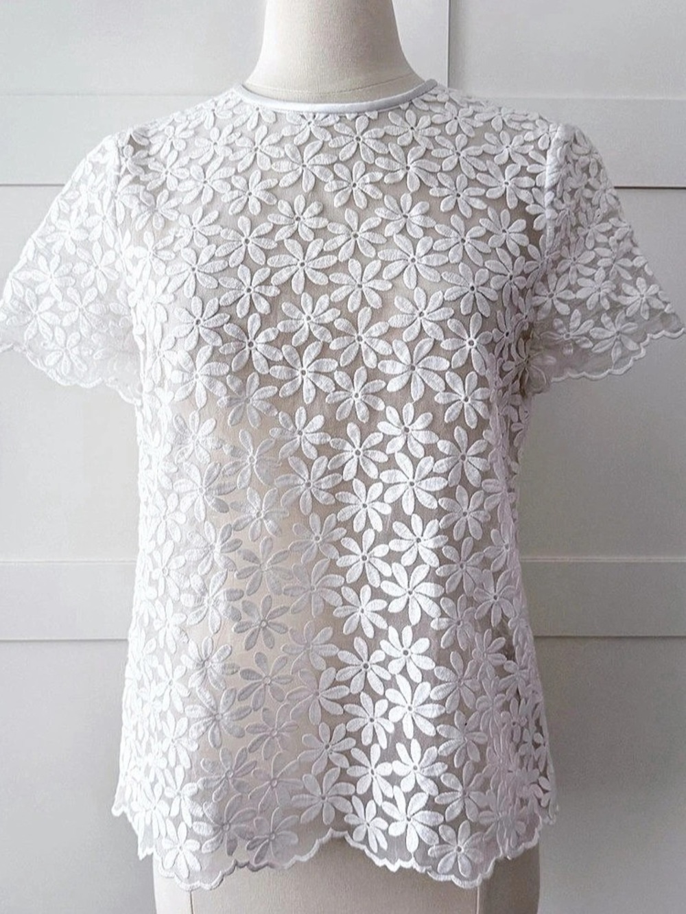 Kate Spade Floral Embroidered Blouse in White Size 6 Like New